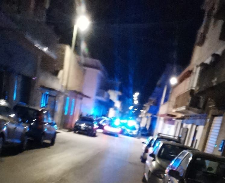 Non si ferma ad un posto di blocco a Castelvetrano, arrestato un 27enne. Altri 3 giovani denunciati