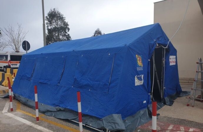 Coronavirus, installata all’ospedale Borsellino di Marsala la tenda pre-triage