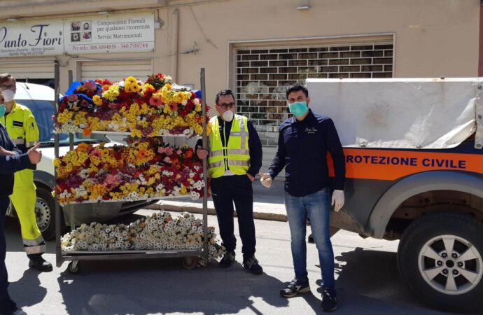 VIDEO –  Cimitero chiuso per via delle misure anti-contagio, una ditta di Mazara dona fiori per i defunti. Intervista all’Assessore comunale Michele Reina