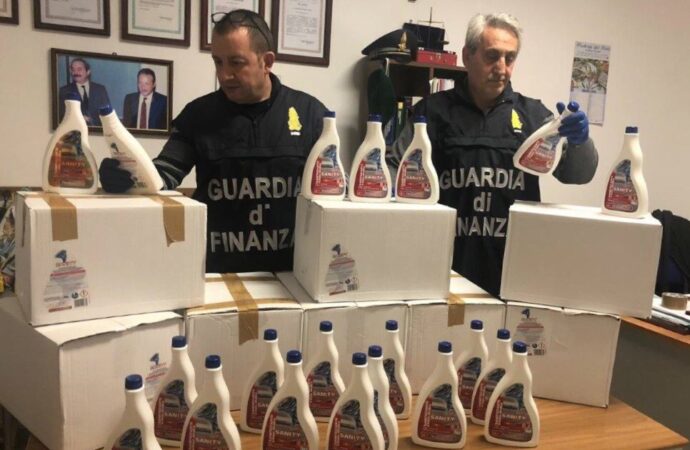 Coronavirus, la Guardia di finanza sequestra 144 confezioni di normale prodotto detergente venduto come“sanificante”