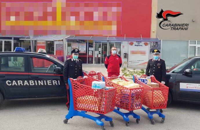 Coronavirus, i carabinieri di Castelvetrano acquistano beni di prima necessità per i più bisognosi