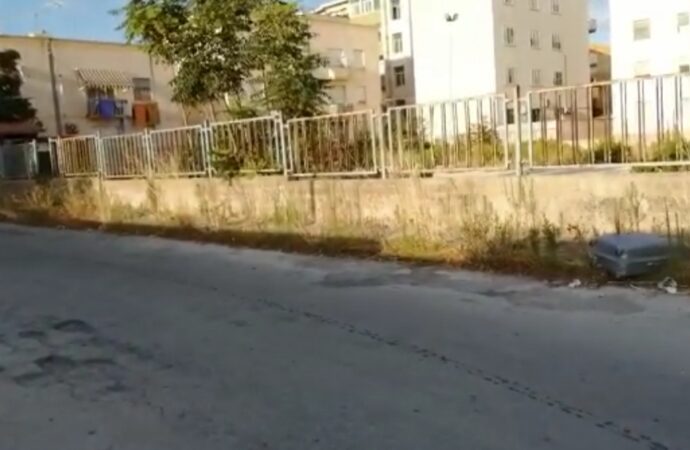 VIDEO – Mazara, erbacce e degrado in viale Francia, Lussemburgo e Belgio. L’amministrazione comunale che fa?