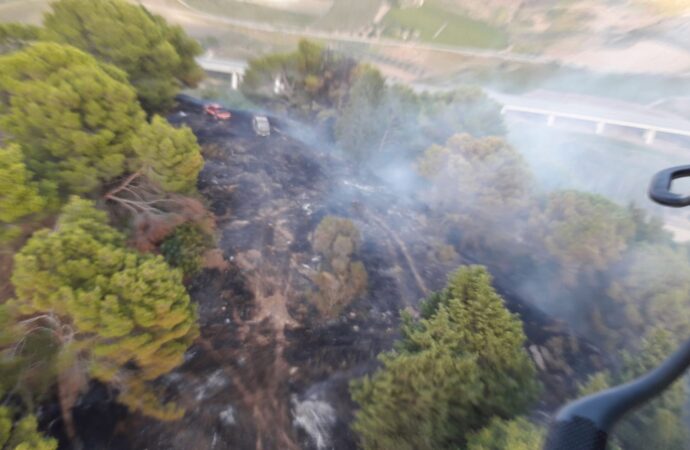 Incendio nella zona di Santa Ninfa, interviene l’aeronautica militare