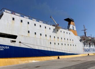 VIDEO  – Collegamento marittimo Mazara – Pantelleria, oggi le prove di ormeggio del traghetto