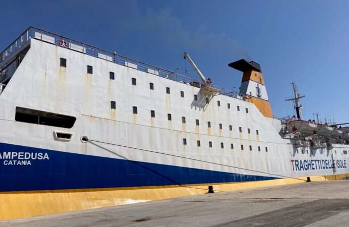 VIDEO  – Collegamento marittimo Mazara – Pantelleria, oggi le prove di ormeggio del traghetto