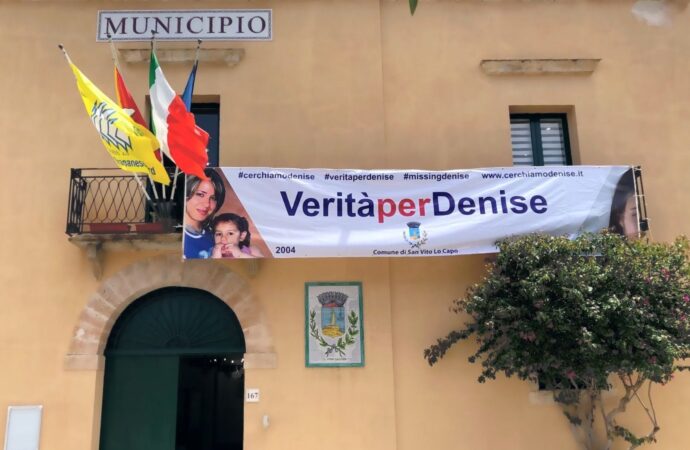 “Verità per Denise”, affisso striscione al Comune di San Vito Lo Capo