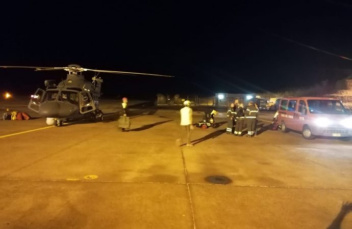 Tromba d’aria a Pantelleria, elicottero Aeronautica Militare trasporta nella notte una squadra di Vigili del Fuoco