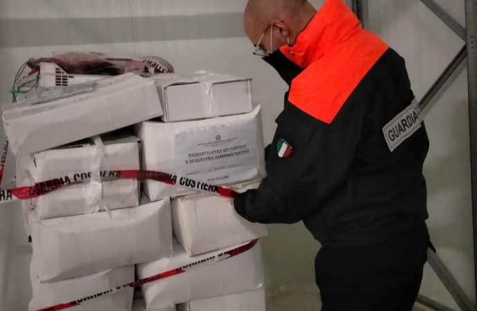 Mazara, la Guardia Costiera sequestra 450 kg di prodotto ittico non a norma
