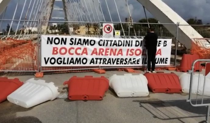 VIDEO – Ponte chiuso, manifestazione questa mattina in contrada Bocca Arena a Mazara