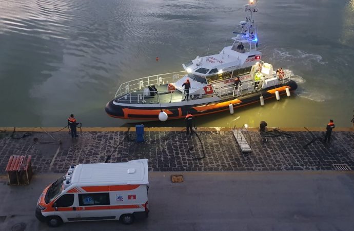 Evacuazione medica di un marittimo a circa 16 miglia a sud delle coste mazaresi