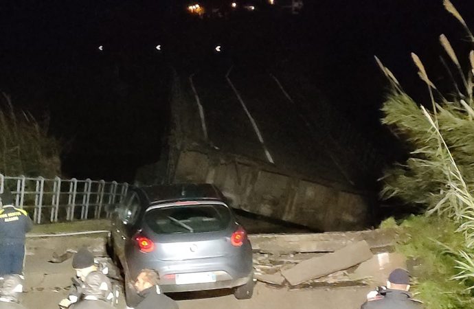 Crollo del ponte “San Bartolomeo” a Castellammare, nessun ferito
