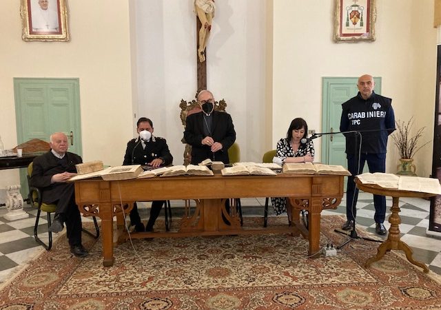 VIDEO – I carabinieri del Nucleo tutela patrimonio culturale hanno riconsegnato documenti storici alla Diocesi di Mazara. Le interviste