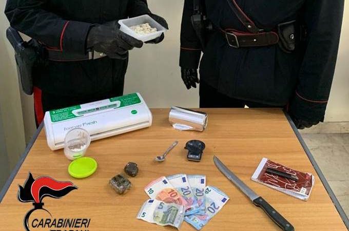 I carabinieri scoprono un bazar di droga nel rione Cappuccinelli a Trapani: arrestato un 44enne