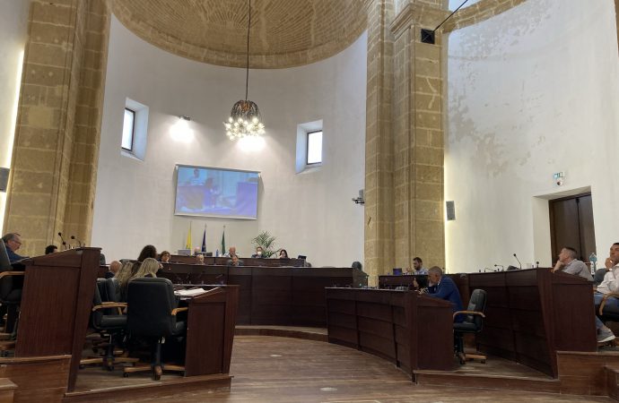 Mazara, il Consiglio approva il Pef e le Aliquote Tari 2022