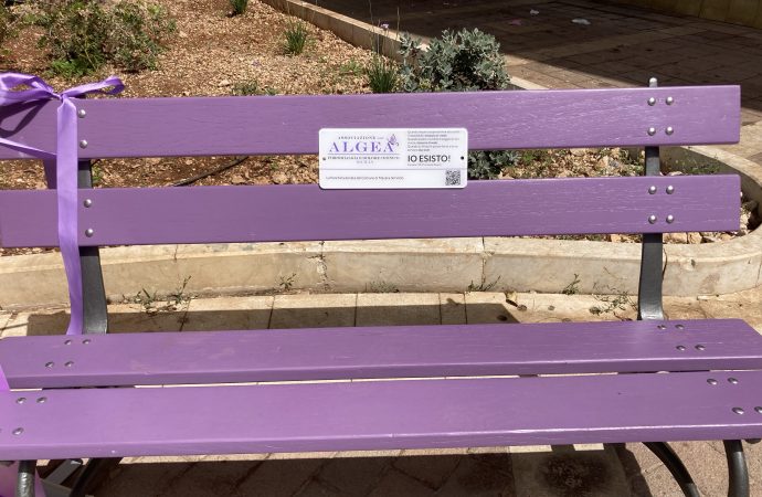 Mazara, inaugurata la panchina viola “Io esisto” sulla Fibromialgia