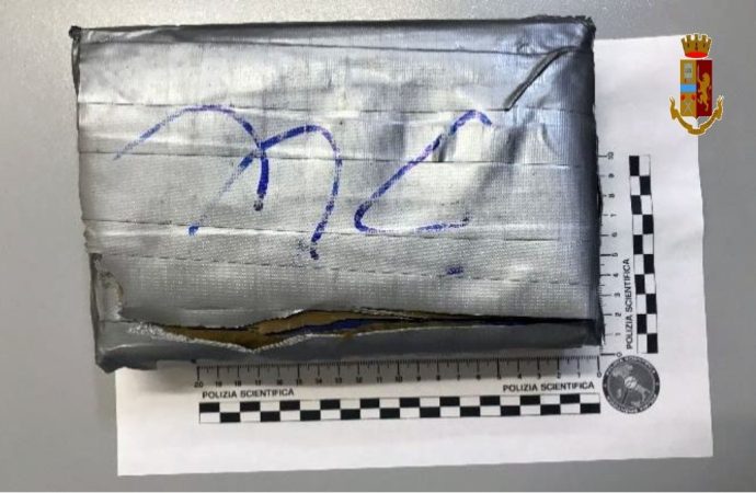 Trasporta oltre un chilogrammo di cocaina: arrestato dalla Polizia a Misiliscemi
