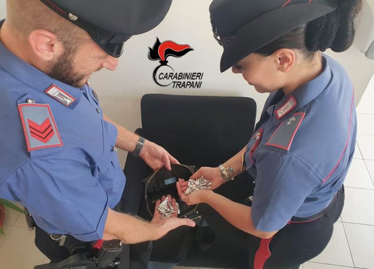 I carabinieri di Marsala trovano 57 dosi di droga, arrestato un 26enne