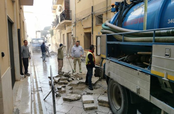 Mazara: lavori di sistemazione stradale nel centro storico