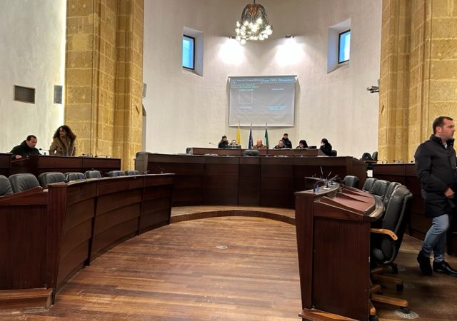 VIDEO – Mozione di sfiducia al sindaco Quinci respinta, le reazioni dell’Opposizione