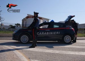 Litiga con i familiari e aggredisce i carabinieri, giovane ericino arrestato